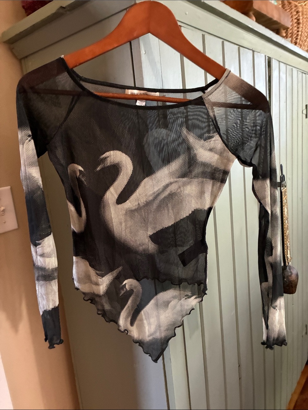 Steve Madden Black Sheer Mesh Swan-Print Long Sleeve Crop Top